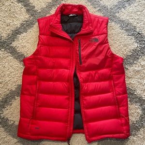 The North Face Aconcagua 550 Down Vest. Mens Medium.